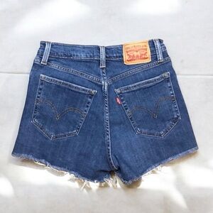 Levi’s High Rise Distressed Shorts in Dark Wash Size 26